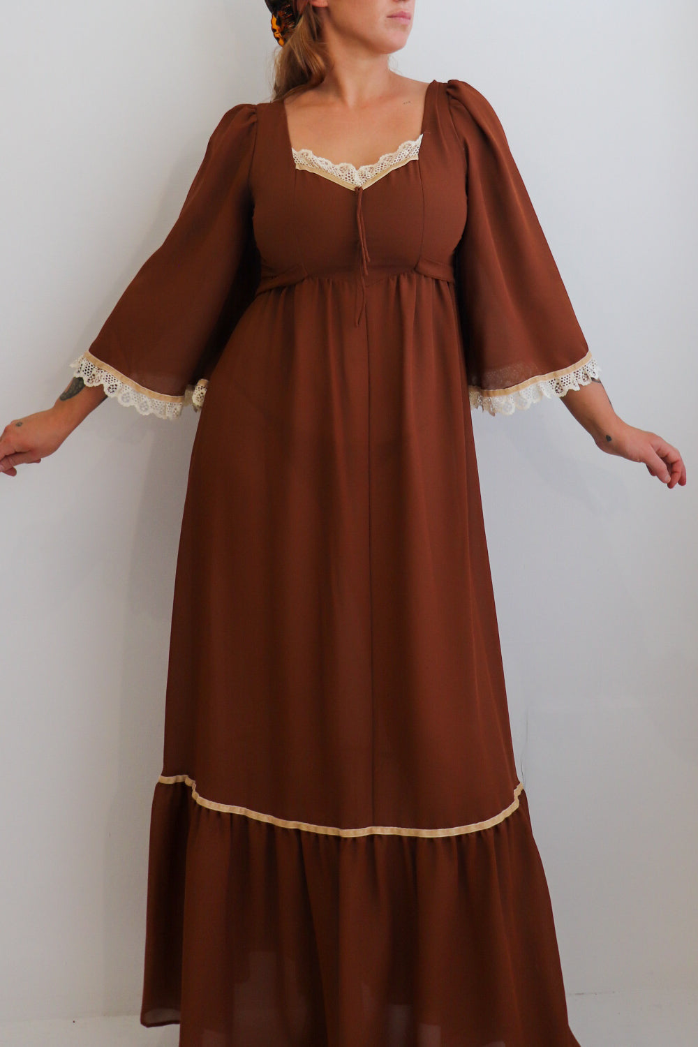 70s Brown Lace Trim Prairie
