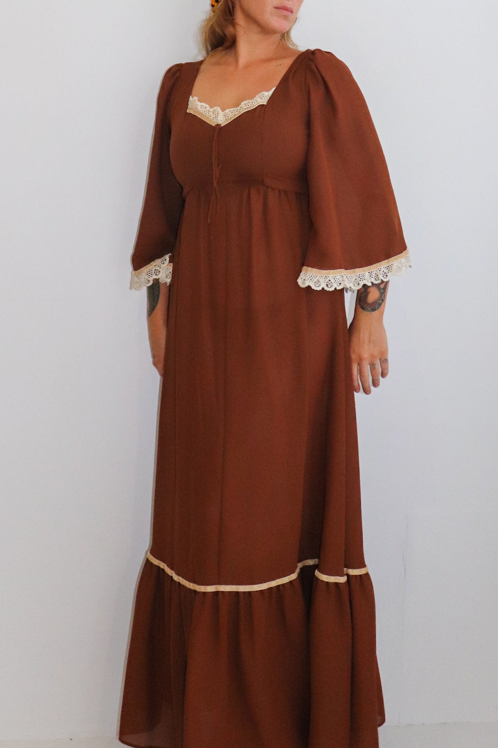 70s Brown Lace Trim Prairie
